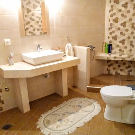 Tanias Apartament *
